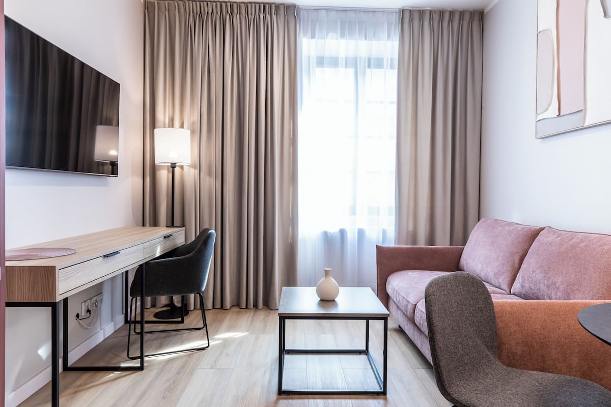Superior Apartment, 1 Bedroom, City View | Living room