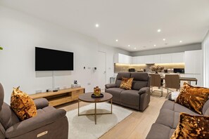 TV - MB Executive Homes (London)