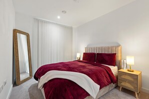 3 bedrooms, iron/ironing board, WiFi, bed sheets - MB Executive Homes (London)