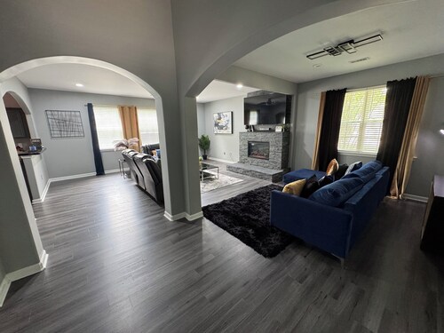 Luxury spacious 4 bedroom home in simpsonville