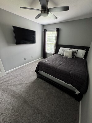 4 bedrooms, iron/ironing board, WiFi, bed sheets