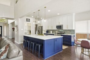 Unclassified image, 5 of 35, button