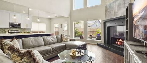 Televisión y chimenea