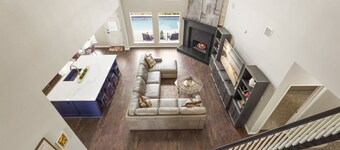 Luxury 6BR Getaway – 15 Mins to IAH Airport