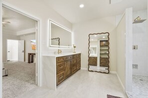 Unclassified image, 4 of 35, button