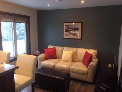 Single Bedroom Green Bungalow