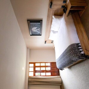 Iron/ironing board, internet, bed sheets