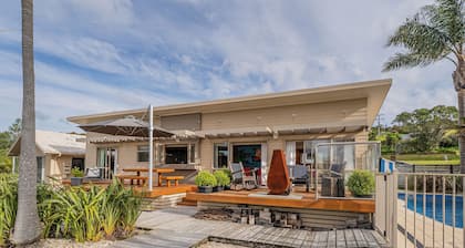 Family Tides Retreat - Whangapoua Holiday Home