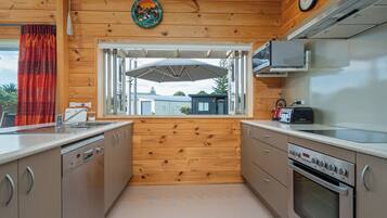 Réfrigérateur, micro-ondes, lave-vaisselle, grille-pain