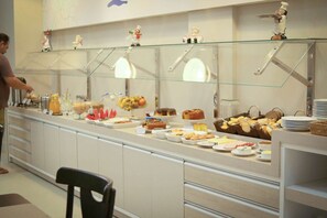 Tägliches inbegriffenes großes Frühstück