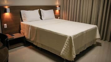 Deluxe-Doppelzimmer, Veranda, Poolblick | Schreibtisch, laptopgeeigneter Arbeitsplatz, kostenloses WLAN