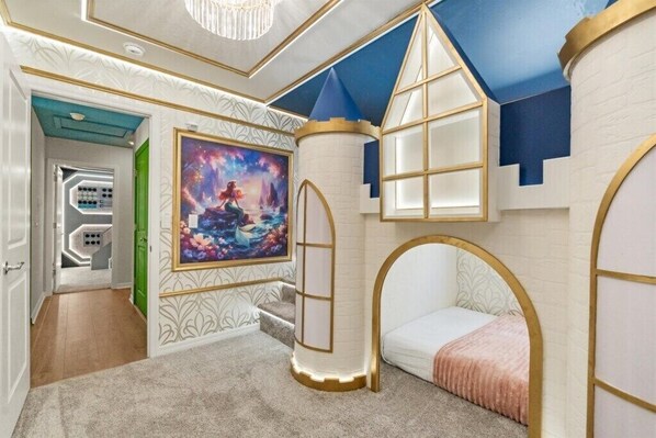 7 bedrooms, iron/ironing board, WiFi, bed sheets