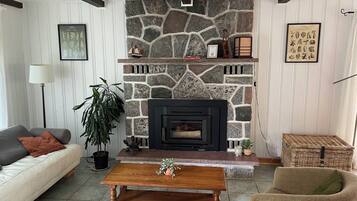 Televisie en een open haard