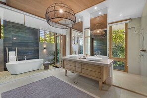 Shower, jetted bath, hair dryer, bidet - A villa where nature's beauty harmoniously meets the comforts of modern living (Mammee Bay)