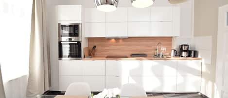 Deluxe-Apartment, Blick auf den Innenhof | Eigene Küche