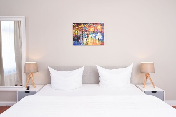 Deluxe Condo, Courtyard View