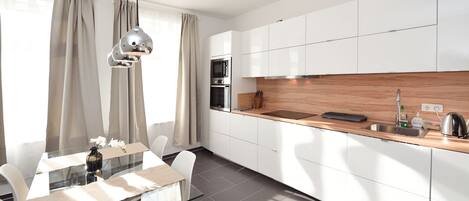 Lägenhet Deluxe - utsikt mot innergården | Eget kök