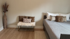 Tabla de planchar con plancha, wifi, ropa de cama