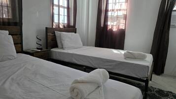 4 Schlafzimmer, Bügeleisen/Bügelbrett, kostenloses WLAN, Bettwäsche