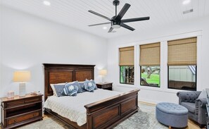 5 bedrooms, WiFi, bed sheets