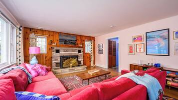 Smart TV, fireplace, books