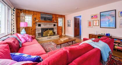 The Butterfly House âą Deck, Kayak & Views