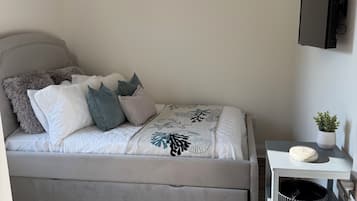 2 bedrooms, iron/ironing board, WiFi, bed sheets