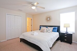 4 bedrooms, iron/ironing board, travel crib, WiFi - Plunge Pool Oasis~Bella Vida Resort~Close to Parks (Kissimmee)