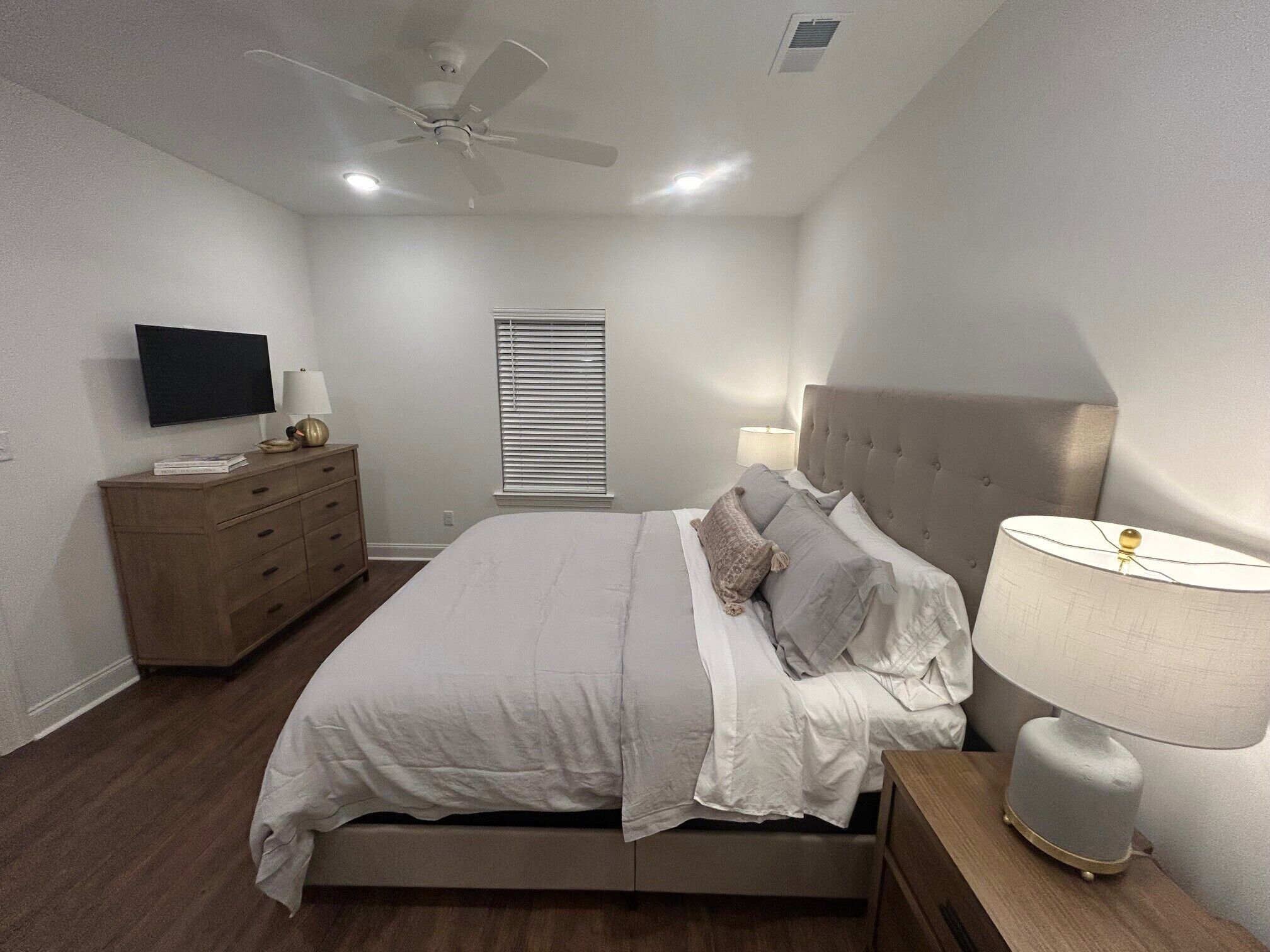 3 bedrooms, iron/ironing board, WiFi, bed sheets