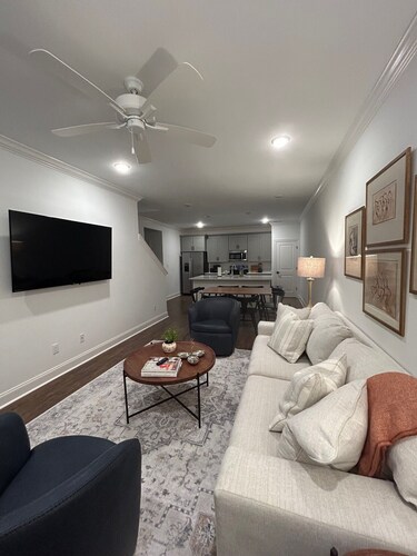 New Oxford Townhome Minutes from Campus and The Square!