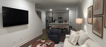 New Oxford Townhome Minutes from Campus and The Square!