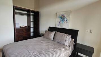 1 bedroom, internet, bed sheets