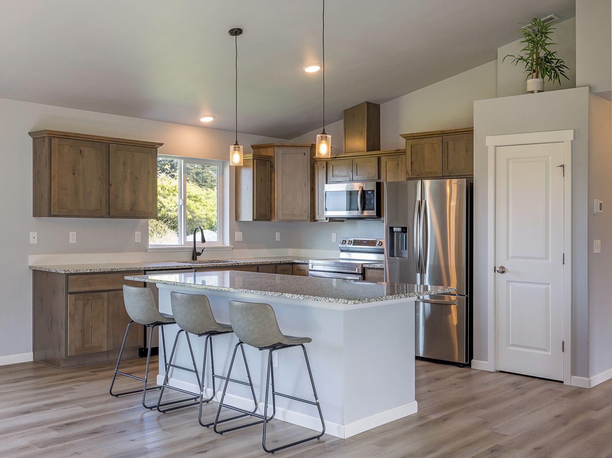 Microondas, horno, parrilla de estufa y lavavajillas 