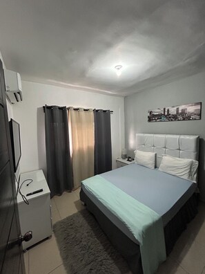 3 bedrooms, in-room safe, iron/ironing board, travel crib