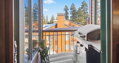 Corner 3BD +Loft! Walk to Canyon and The Village!