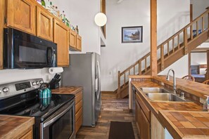 ثلاجة، ميكروويف، فرن، موقد طهي مسطح