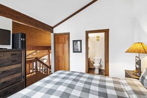 5 bedrooms, desk, iron/ironing board, WiFi