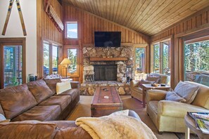 Televisión, chimenea y videojuegos 