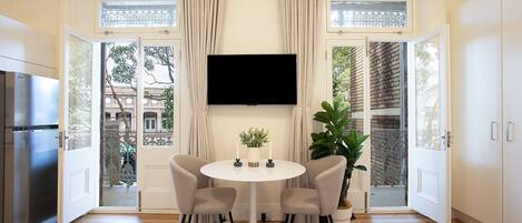 1 chambre, bureau, fer et planche à repasser, Wi-Fi gratuit