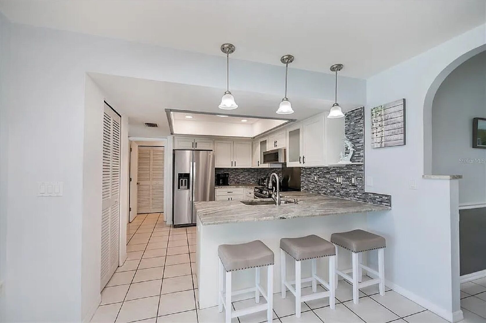 ثلاجة، ميكروويف، فرن، موقد طهي مسطح