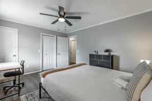 مكتب ومكواة/لوح كي وواي فاي مجانًا وملاءات أسرّة