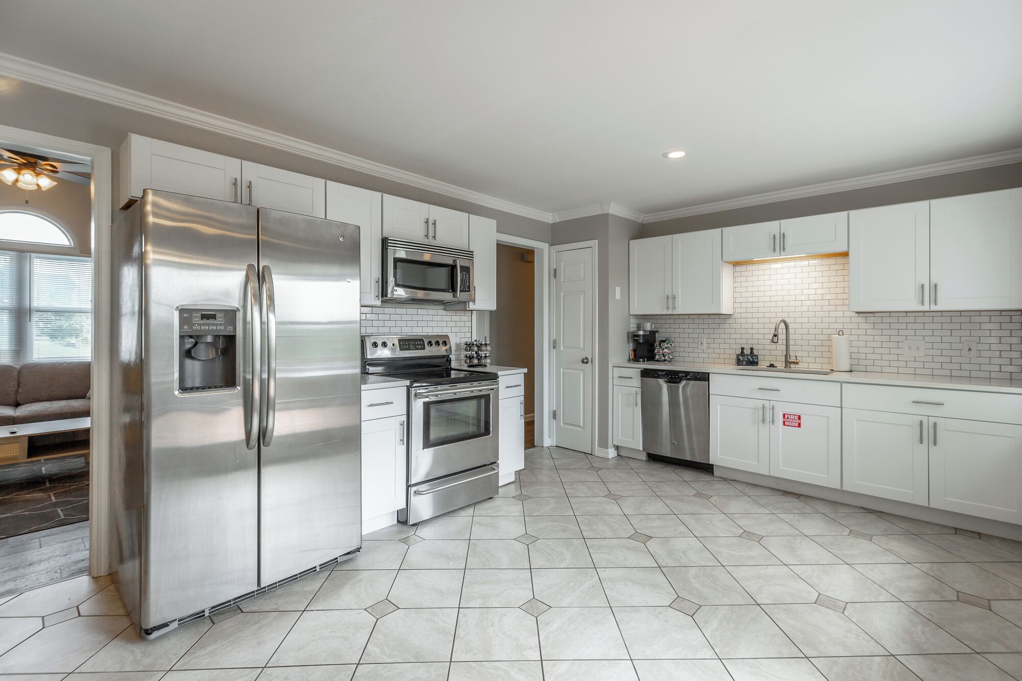 冰箱、微波炉、烤箱、炉灶