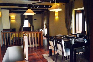 Dining - Casa das Cerejeiras near Gerês (Terras de Bouro)