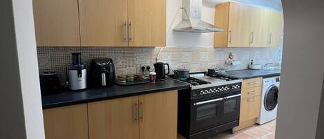 Micro-ondes, four, plaque de cuisson