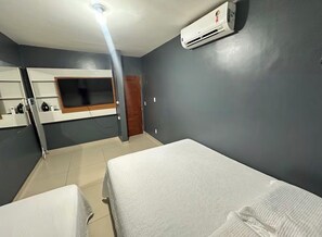 6 bedrooms, iron/ironing board, WiFi, bed sheets - House in Cumbuco  (Caucaia)