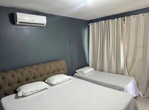 6 bedrooms, iron/ironing board, WiFi, bed sheets