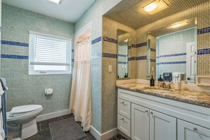 Shower, hair dryer, towels, soap - Your Private Paradise:Resort style-5mins to fun! 10mins to Sand! 7min to airport (Sarasota)