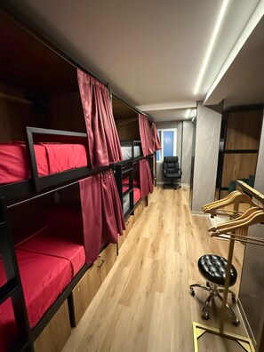 Deluxe Shared Dormitory | Hypo-allergenic bedding, individually decorated, desk, laptop workspace - Velvet Hostel Business (Madrid)