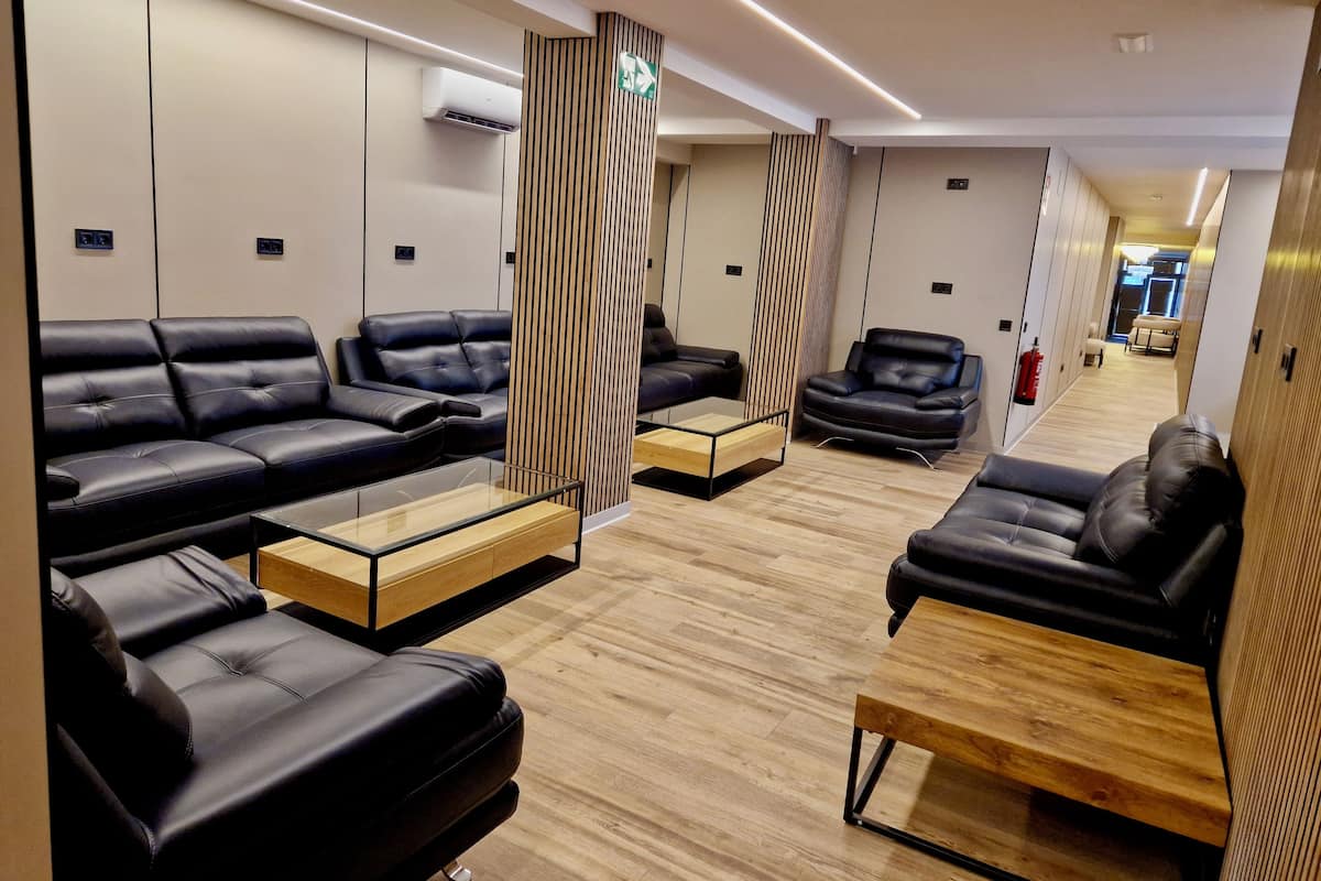 Deluxe Shared Dormitory | Living area