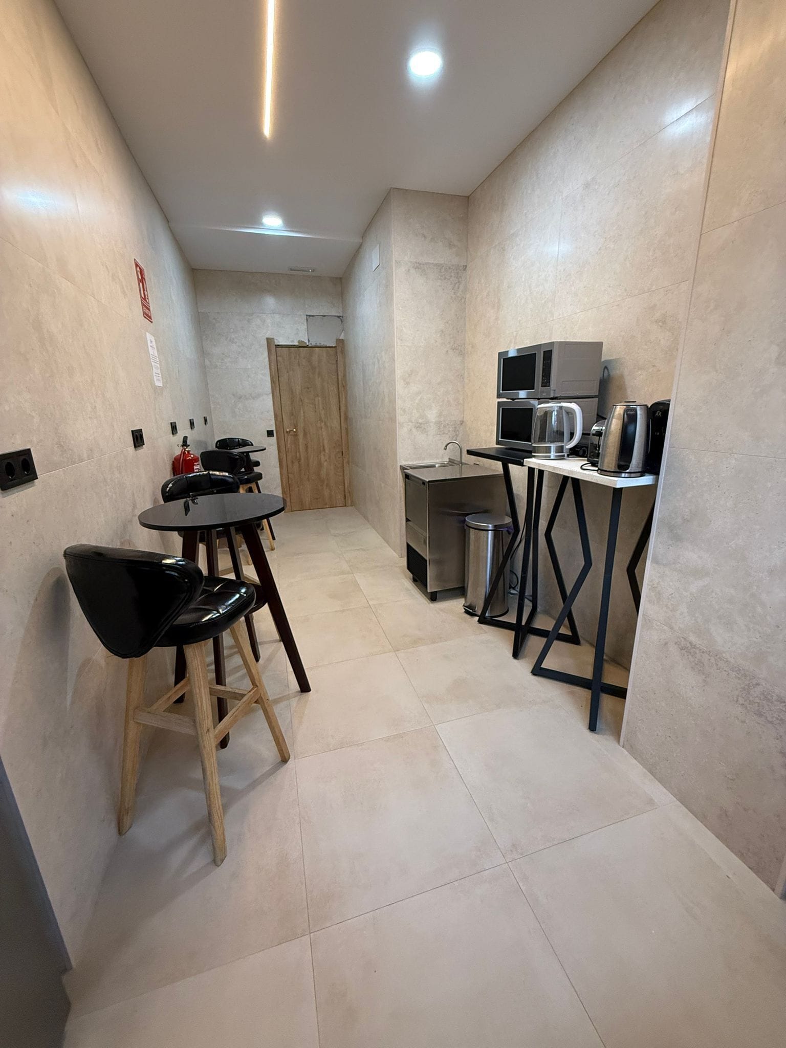 华丽宿舍 | 私人厨房 | 公用冰箱、公用微波炉、茶具/咖啡用具、电热水壶